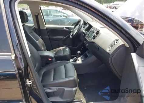 2017 Volkswagen Tiguan 2.0T/2.0T S из США, поврежденный, VIN WVGBV7AX7HK021891